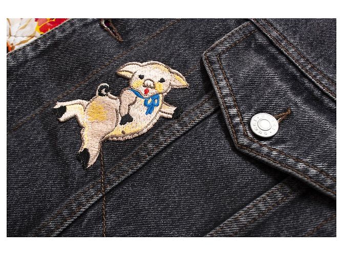 gucci, Giubbotto in denim grigio con patch banana - vista 6