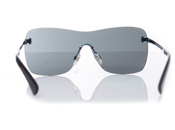 Chanel, Gesteppte Sonnenbrille „Shield“ in Blau - Ansicht 5