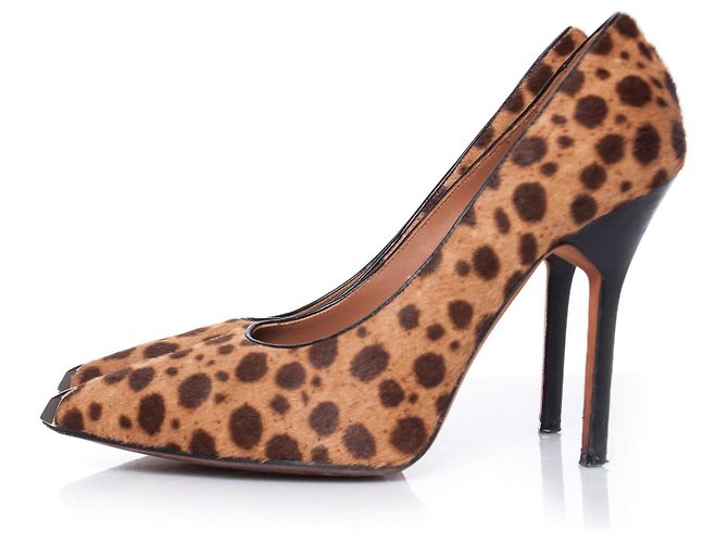 GIVENCHY, Pumps aus Ponyfell mit Leopardenmuster. Braun - Ansicht 2