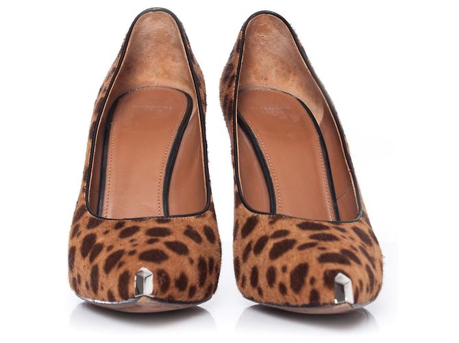 GIVENCHY, Pumps aus Ponyfell mit Leopardenmuster. Braun - Ansicht 3