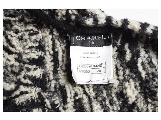 Chanel, Schwarz-weißes Maxikleid aus Bouclé-Strick - Ansicht 5