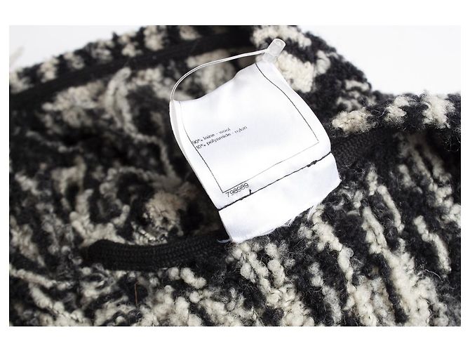 Chanel, Schwarz-weißes Maxikleid aus Bouclé-Strick - Ansicht 7