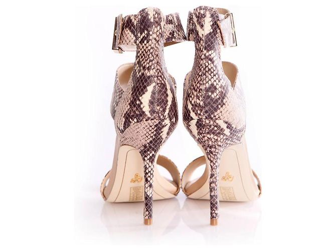 Sandália gladiadora na cor taupe da Sam Edelman - vista 4