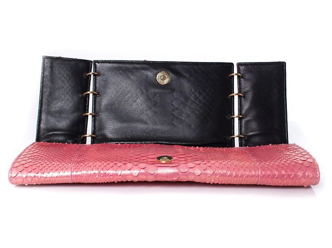 Autre Marque Maison Du Posh, Pochette con teschio piercing in pitone rosa. - vista 4