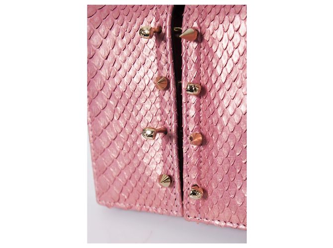 Autre Marque Maison Du Posh, Pochette con teschio piercing in pitone rosa. - vista 5