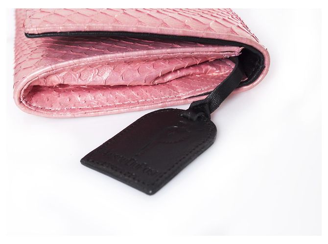 Autre Marque Maison Du Posh, Pochette con teschio piercing in pitone rosa. - vista 8