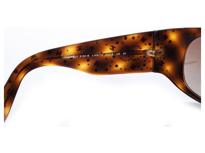 Chanel, gafas de sol con strass CC Castaño - vista 8