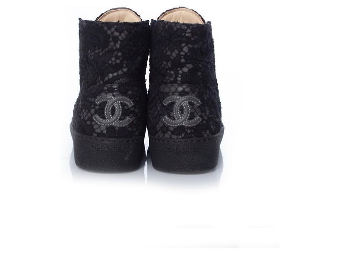 Chanel, Sneakers alte in pizzo Nero - vista 3