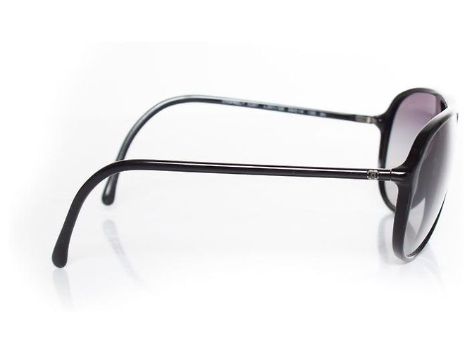 Chanel, Schwarze Pilotensonnenbrille - Ansicht 4