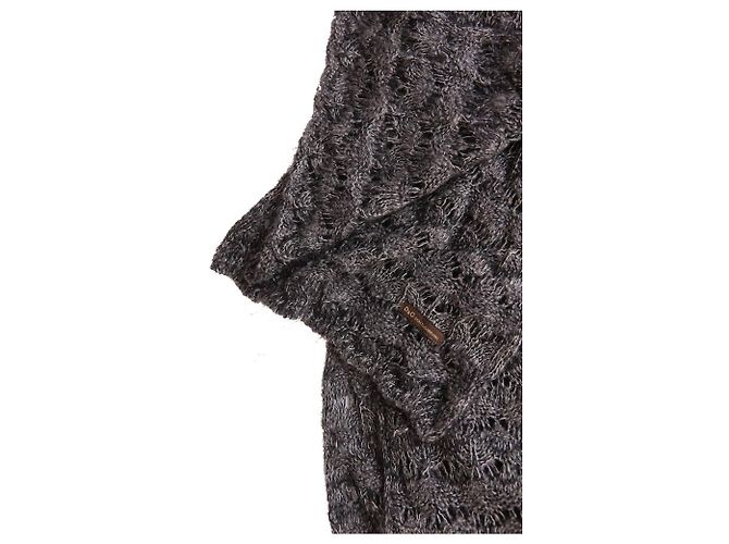 DOLCE & GABBANA, Sciarpa grigia in maglia aperta con lurex. - vista 3