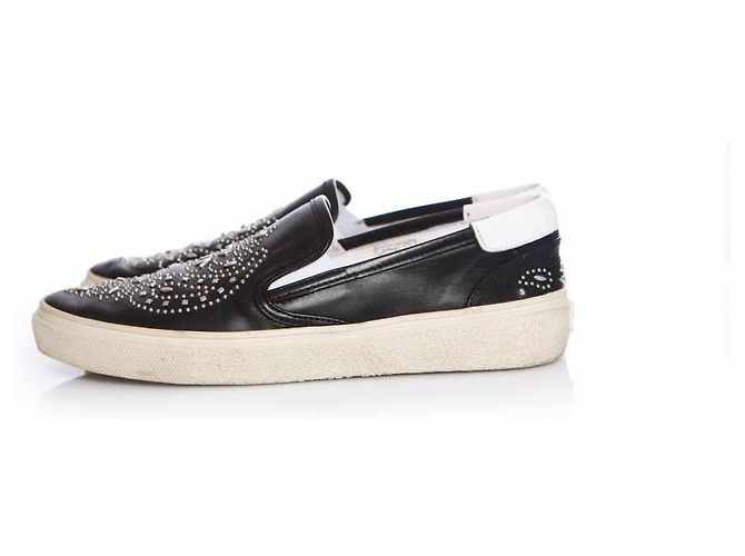 SAINT LAURENT, sneakers slip on in pelle con borchie. Nero - vista 2