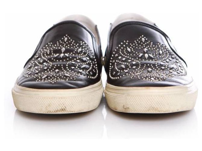 SAINT LAURENT, sneakers slip on in pelle con borchie. Nero - vista 3