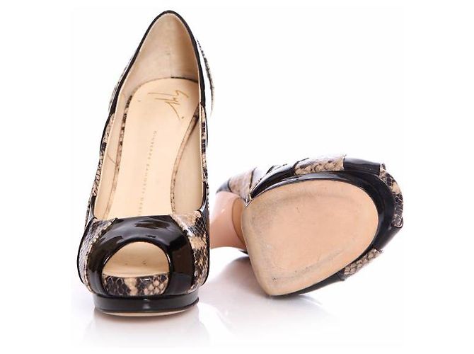 Giuseppe Zanotti, Python-Pumps aus Lackleder in Nude/Schwarze Größe 40. - Ansicht 6
