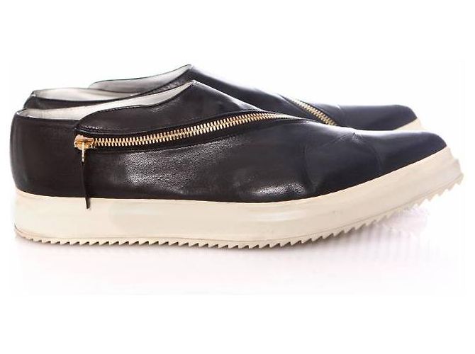 JIL SANDER, baskets en cuir noir à bout pointu et fermeture éclair dorée en taille 40. - vue 5