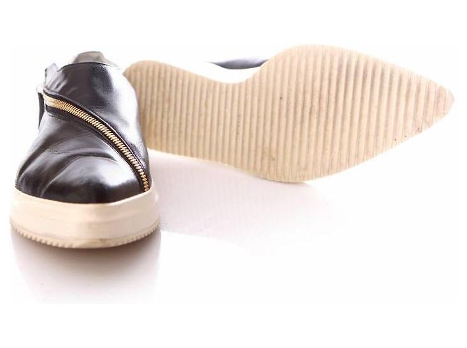 JIL SANDER, baskets en cuir noir à bout pointu et fermeture éclair dorée en taille 40. - vue 6