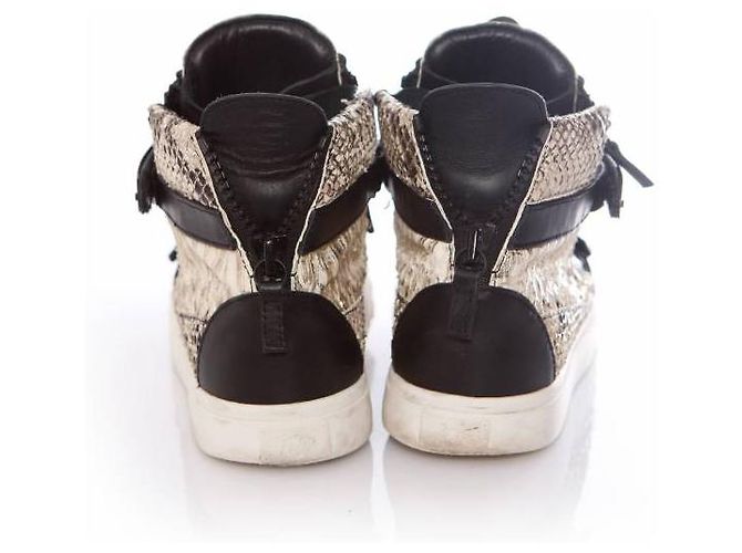 Giuseppe Zanotti, baskets en cuir noir en python. - vue 4