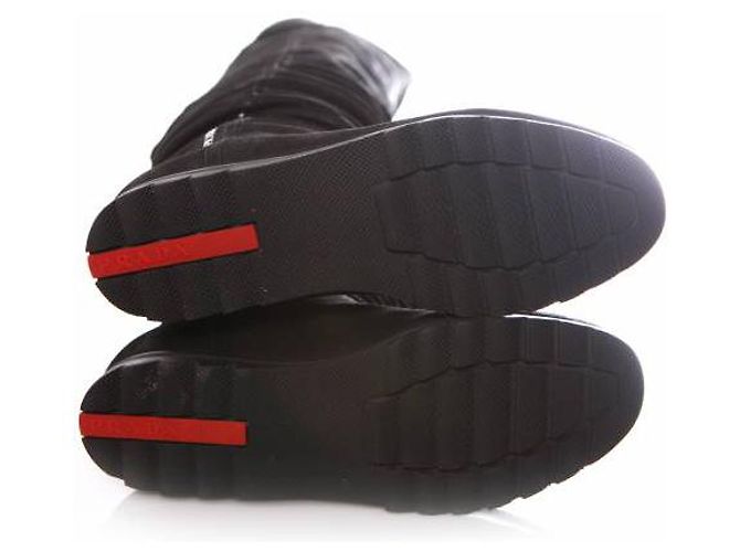 Prada, botas largas de cuero negro arrugado. - vista 6