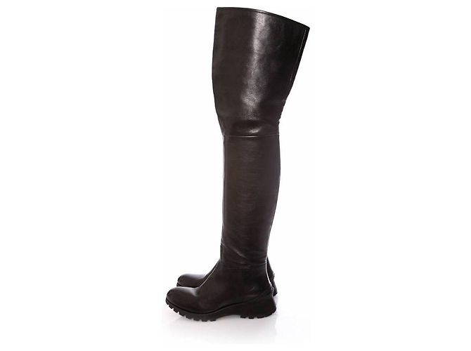 Prada, botas largas de cuero negro. - vista 2