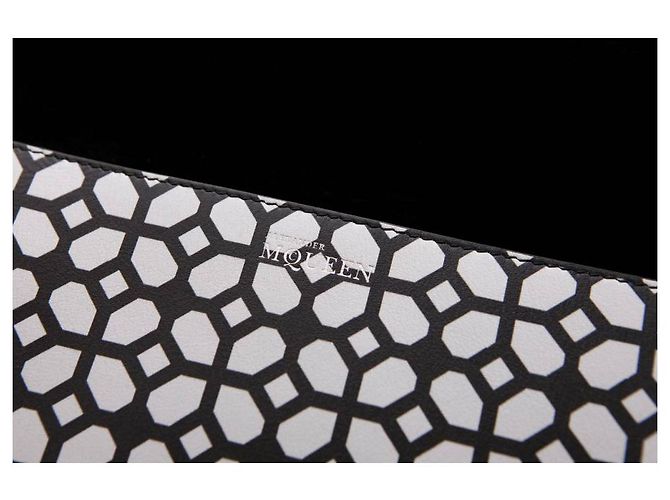 Alexander McQueen, Borsa a tracolla Heroine in bianco e nero. - vista 9