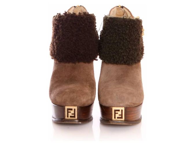 Fendi, Cavigliere in camoscio marrone con lana shearling - vista 3