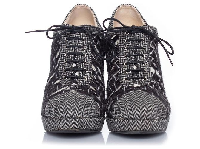 Chanel, Stivaletti stringati in tweed Nero Bianco - vista 4