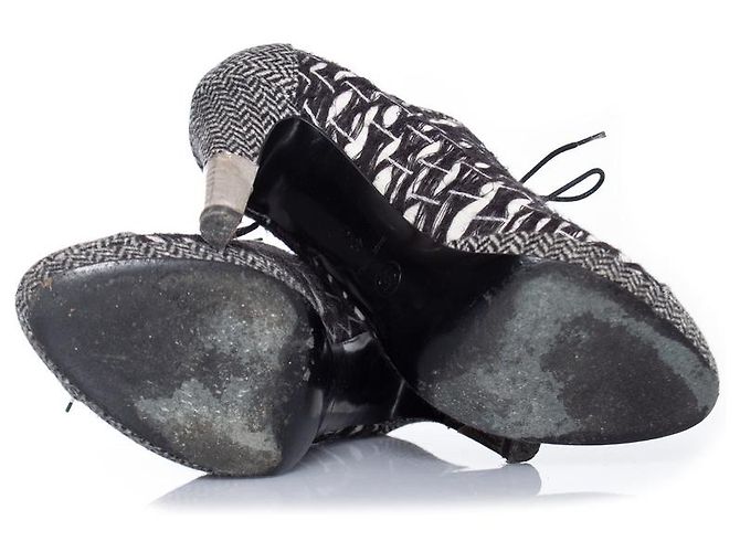 Chanel, Stivaletti stringati in tweed Nero Bianco - vista 7