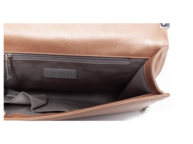 Boy Chanel, Borsa da ragazzo grande in pelle metallizzata - vista 9