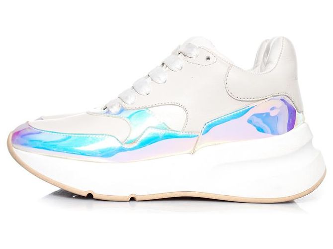 Alexander McQueen, Scarpe da ginnastica Larry iridescenti. Bianco - vista 2