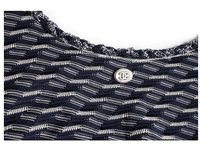 Chanel, Abito a portafoglio blu e bianco - vista 5