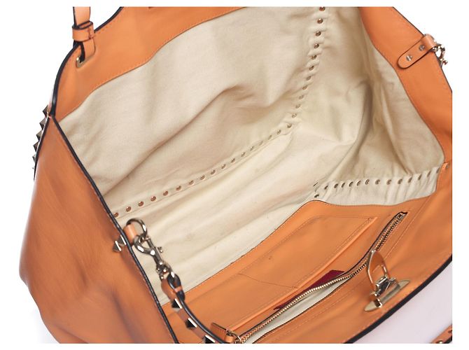 Valentino Garavani, Borsa tote Rockstud Trapeze arancione. - vista 5