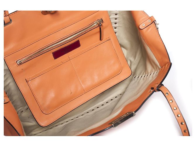 Valentino Garavani, Borsa tote Rockstud Trapeze arancione. - vista 6