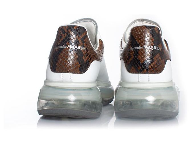Alexander McQueen, Scarpe da ginnastica oversize Larry Bianco - vista 3