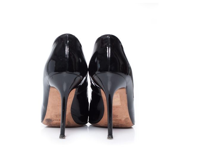 Jimmy Choo, Décolleté in vernice nera. - vista 6