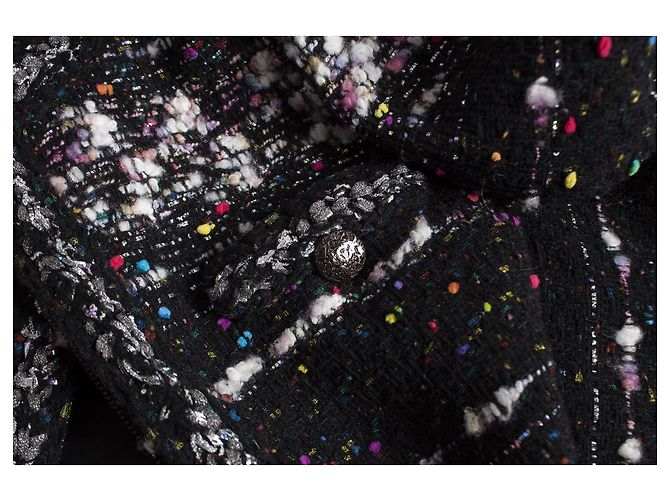 Chanel, Schwarzer Bouclé-Mantel mit mehrfarbigem Webmuster Mehrfarben - Ansicht 6
