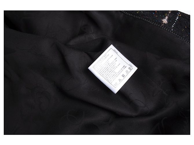 Chanel, Schwarzer Bouclé-Mantel mit mehrfarbigem Webmuster Mehrfarben - Ansicht 9