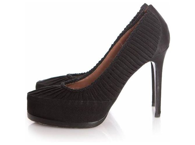 Tabitha Simmons, Schwarze Pumps mit gerüschtem Webmuster und runder Spitze - Ansicht 2