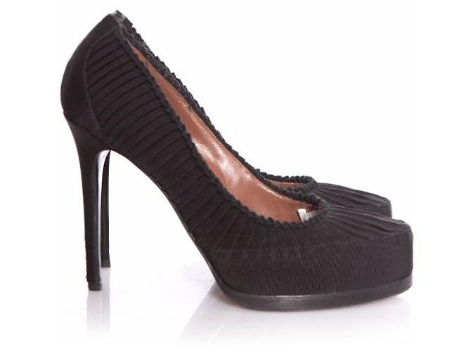 Tabitha Simmons, Schwarze Pumps mit gerüschtem Webmuster und runder Spitze - Ansicht 4