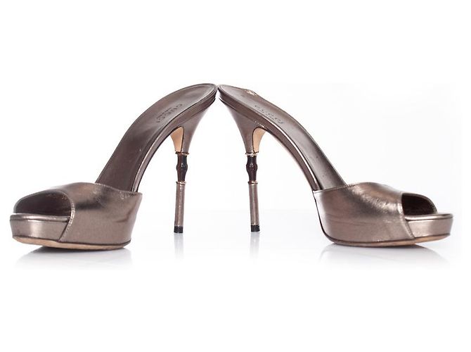 Gucci, Pantoletten-Sandale aus Metallic-Leder mit Bambusabsatz Golden - Ansicht 6