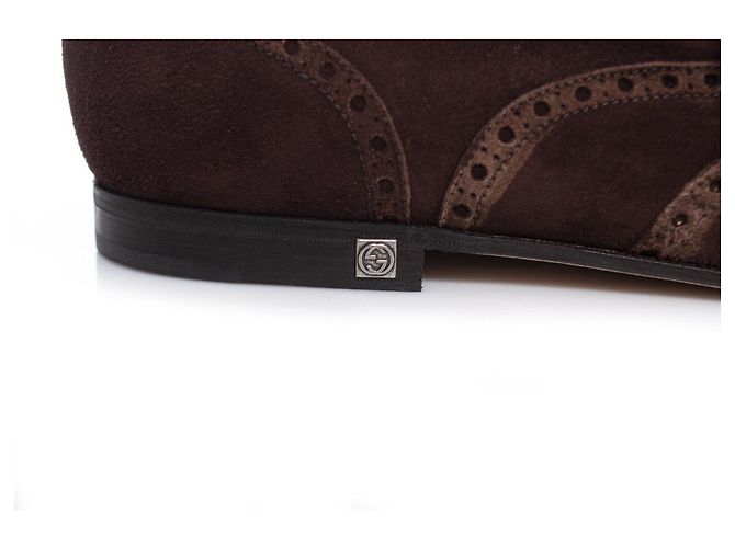 Gucci, Wingtip-Derby aus Wildleder mit hellen Nasen. Braun - Ansicht 7
