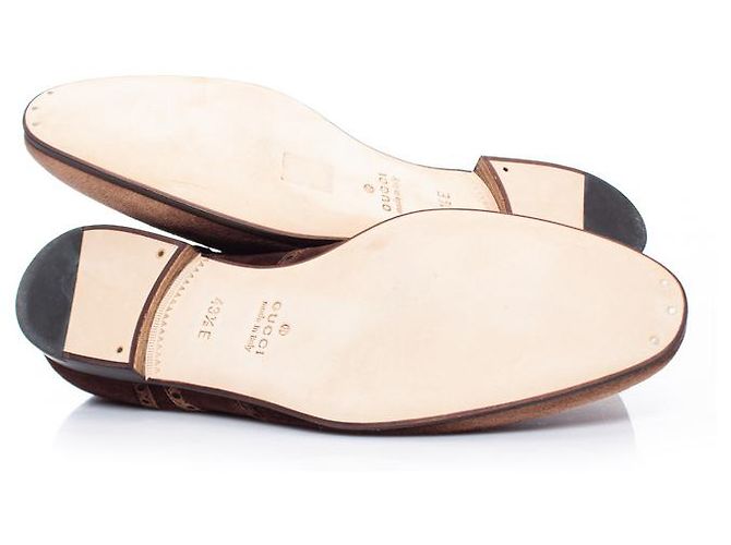 Gucci, Wingtip-Derby aus Wildleder mit hellen Nasen. Braun - Ansicht 8