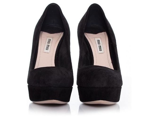 miu miu, Décolleté con plateau in camoscio nero. - vista 4