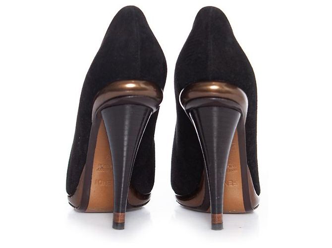 Fendi, décolleté in camoscio nero e bronzo. - vista 6