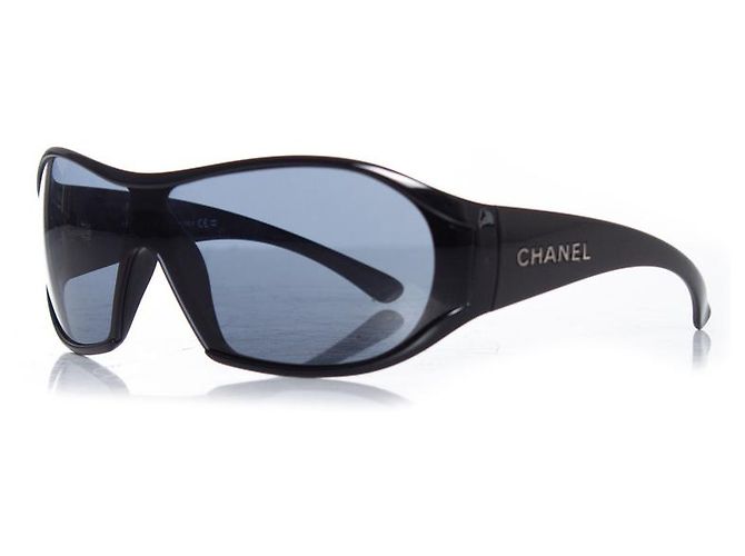 Chanel, Sonnenbrille mit schwarzem Schild - Ansicht 2