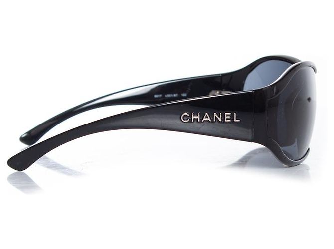 Chanel, Sonnenbrille mit schwarzem Schild - Ansicht 5