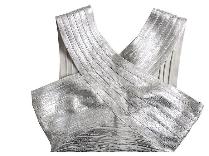 Herve Leger von Max Azria, Silbernes, schulterfreies, figurbetontes Kleid - Ansicht 4