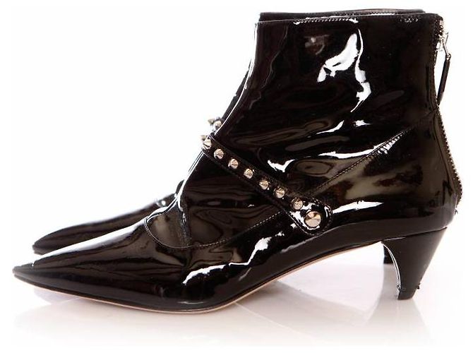 miu miu, stivaletti in vernice nera con borchie. Nero - vista 2