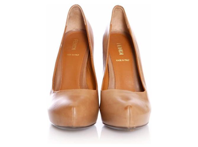 Fendi, escarpins en cuir marron avec plateforme cachée en taille 37. - vue 3