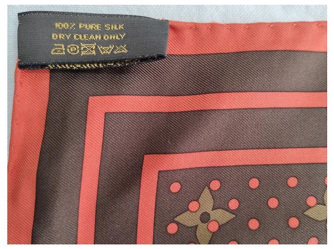 Sciarpa Louis Vuitton Monogramma in Seta Marrone Arancione 70x70cm - vista 4