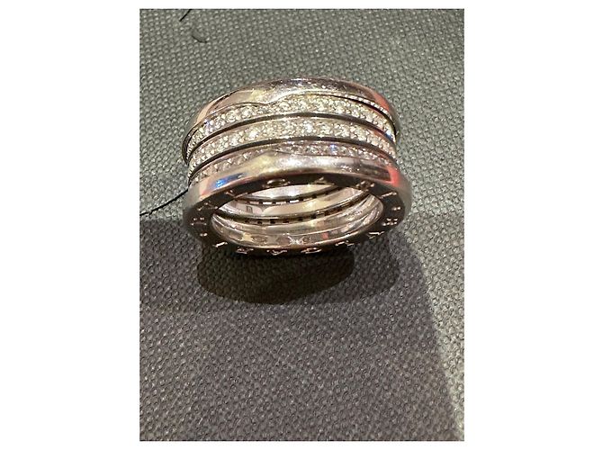 Anello Bulgari B.Zero1 a Tre Fasce in Oro Bianco e Diamanti - vista 4
