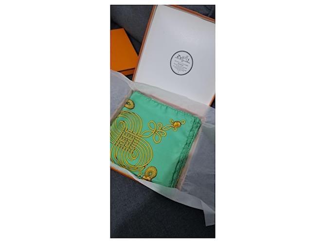 Sciarpa in seta Hermès Brandebours Verde chiaro - vista 2